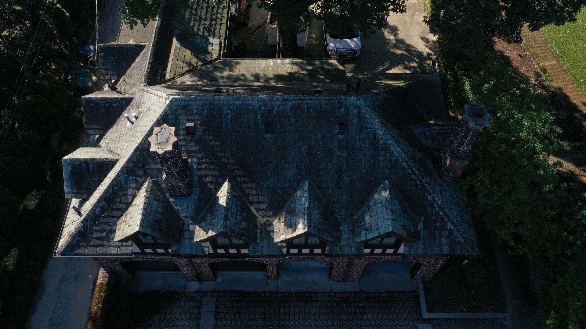 Carriage house slate roof in Bexley with heavy algae discoloration before cleaning